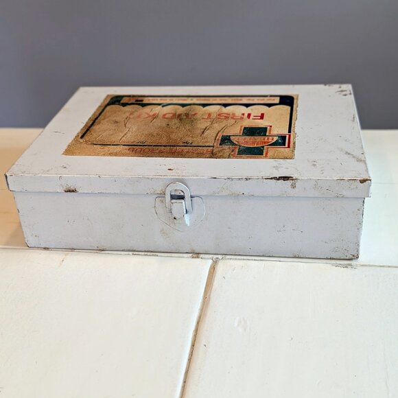 Vintage 1984 Healer First Aid Kit Metal Tin – Complete & Unopened - Picture 3 of 7